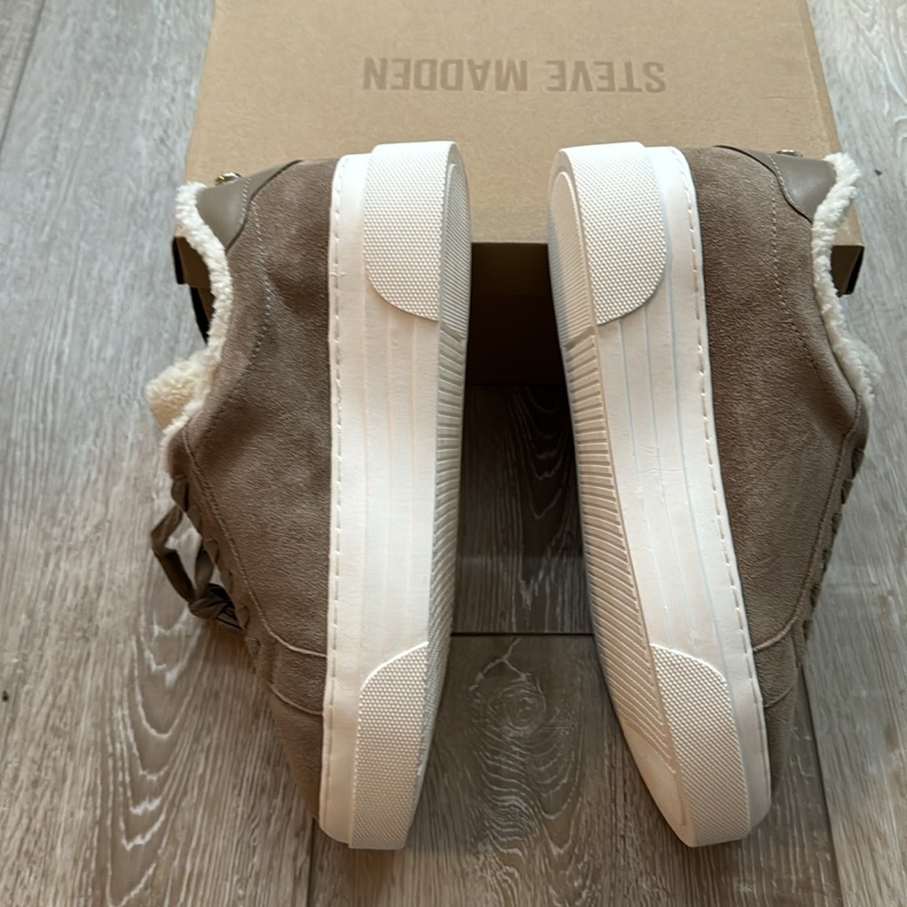 New Steve Madden Platform Sneaker With Fleece Siz… - image 4